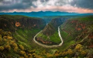 thumb2-barzan-gorge-4k-kurdistan-canyon-river-bend